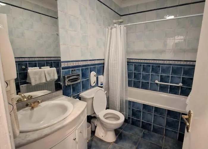 The Lanterns Отель Тарберт